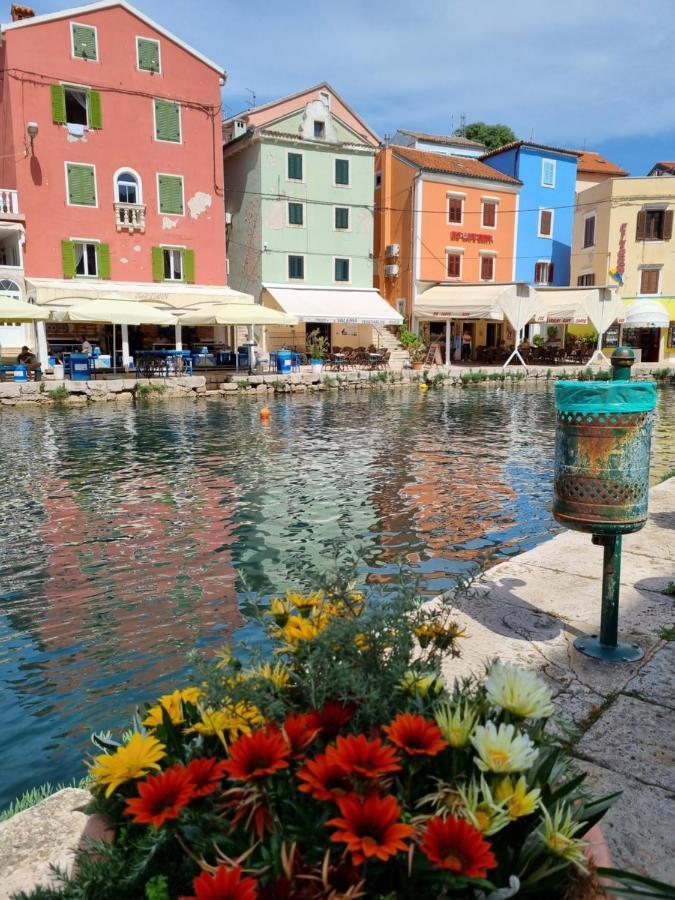 Narcis Central Apartment With Sea & City Views Veli Lošinj Exteriör bild