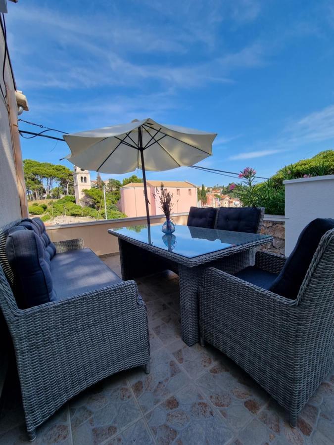 Narcis Central Apartment With Sea & City Views Veli Lošinj Exteriör bild