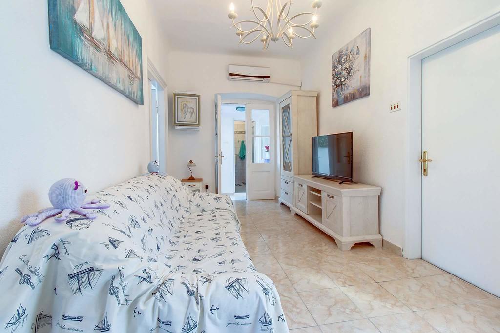 Narcis Central Apartment With Sea & City Views Veli Lošinj Exteriör bild
