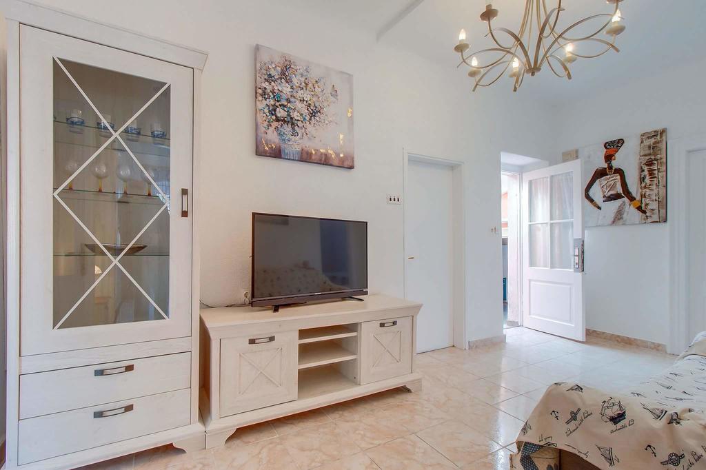 Narcis Central Apartment With Sea & City Views Veli Lošinj Exteriör bild