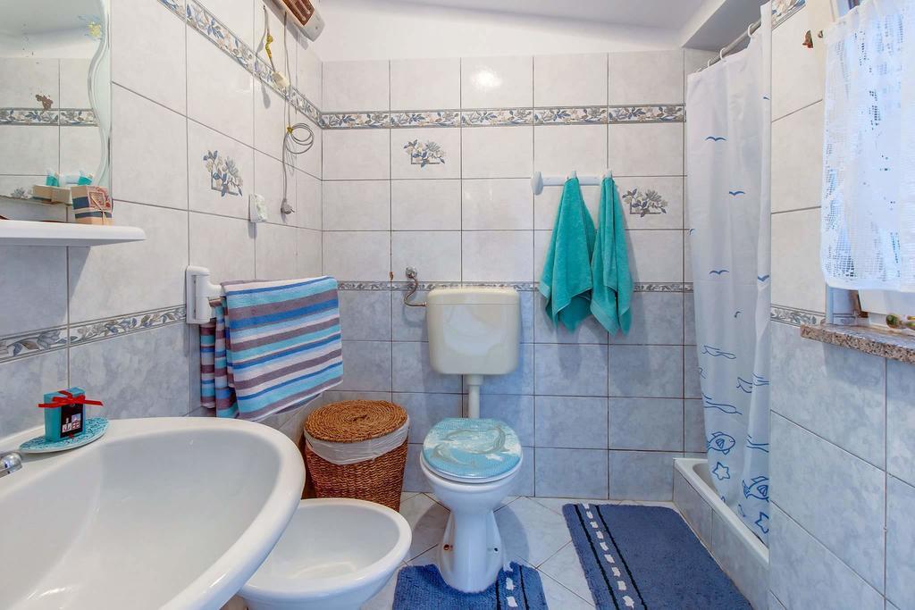 Narcis Central Apartment With Sea & City Views Veli Lošinj Exteriör bild