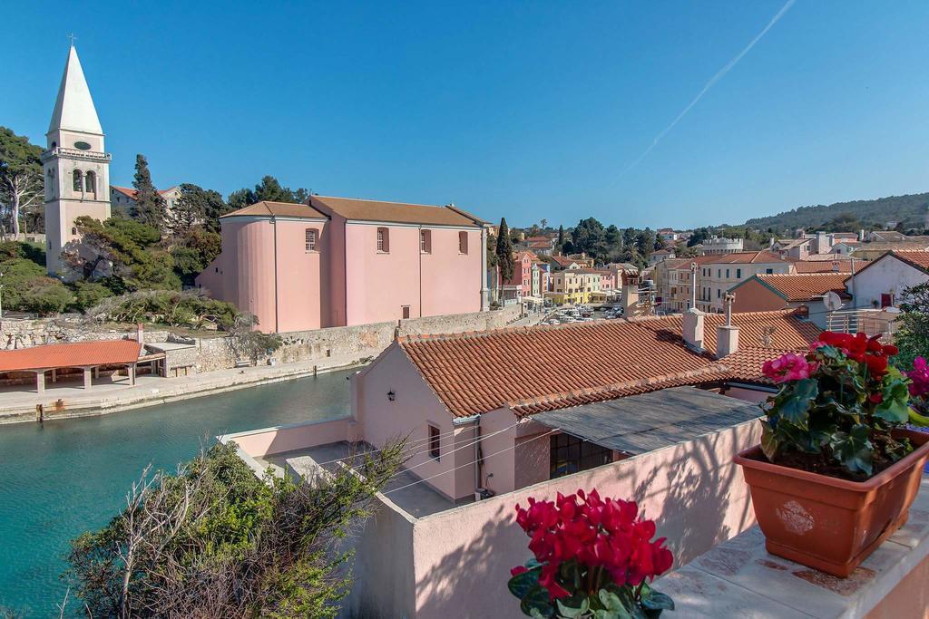 Narcis Central Apartment With Sea & City Views Veli Lošinj Exteriör bild